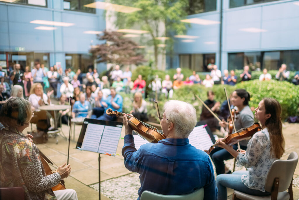 As part of the Edinburgh International Festival, the London Symphony Orchestra play at a Hospital in the Lothians. Image © to Mihaela Bodlovic